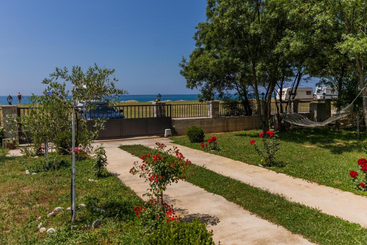 Holiday Home Sea Petrovac Bagian luar foto